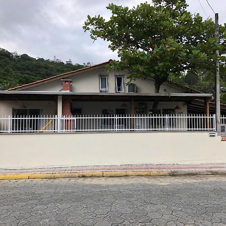 Suite Rua Pescada Amarela บอมบินญัส ภายนอก รูปภาพ
